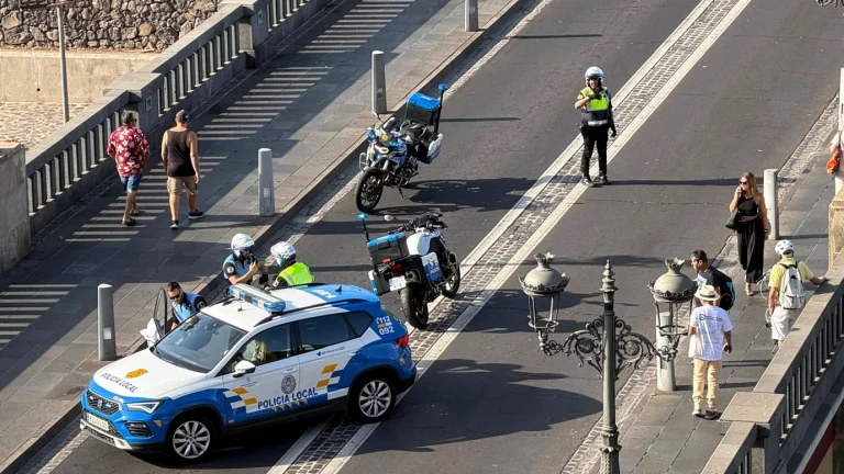 Policía Local durante una intervención en el puente Serrador de Santa Cruz de Tenerife